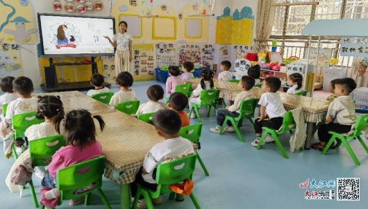 興國縣隆坪鄉(xiāng)中心幼兒園開展母親節(jié)活動
