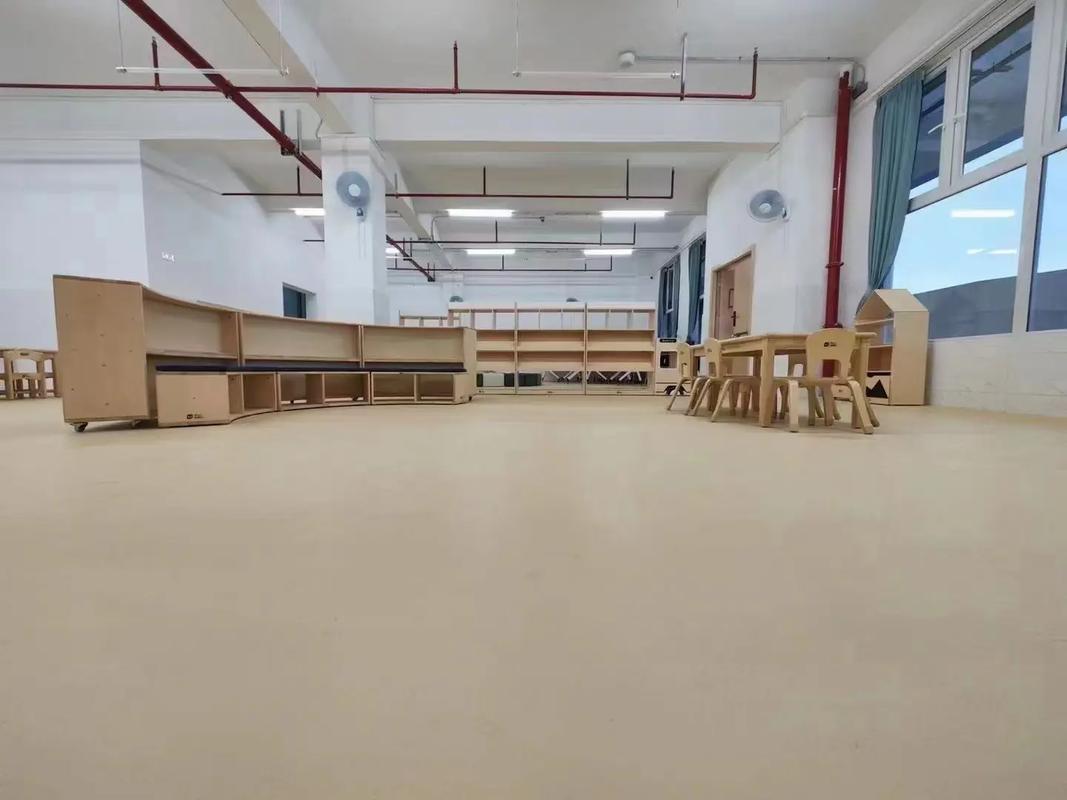 幼兒園塑膠地板源頭工廠,精益求精,滿意服務(wù),擁有市場(chǎng)同一產(chǎn)品